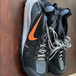 Vtg Nike ACG Men's Air Dirt Wildedge Black and Orange Athletic Shoes size 9